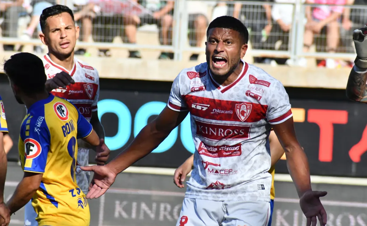 Jugador de Copiapó detenido por agresión a miembro del cuerpo técnico de UdeConce Jugador de Copiapó detenido por agresión a miembro del cuerpo técnico de UdeConce