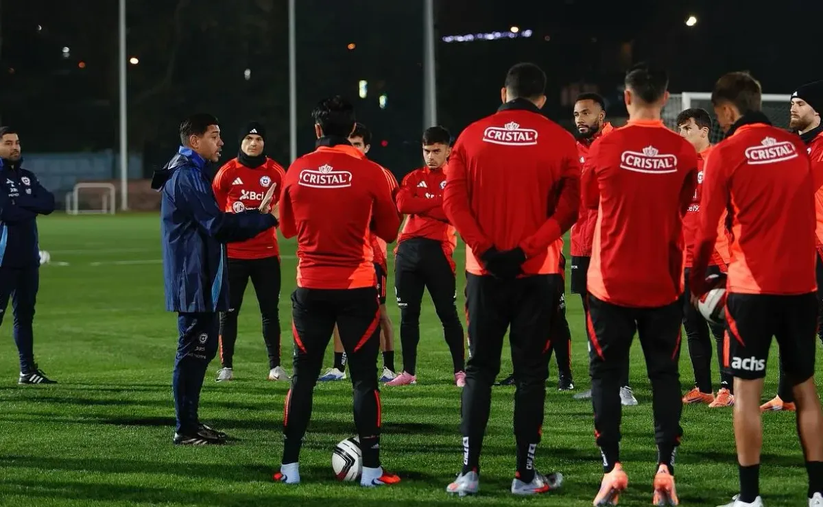 Selección chilena recibe a sus dos salvadores en Rusia Selección chilena recibe a sus dos salvadores en Rusia