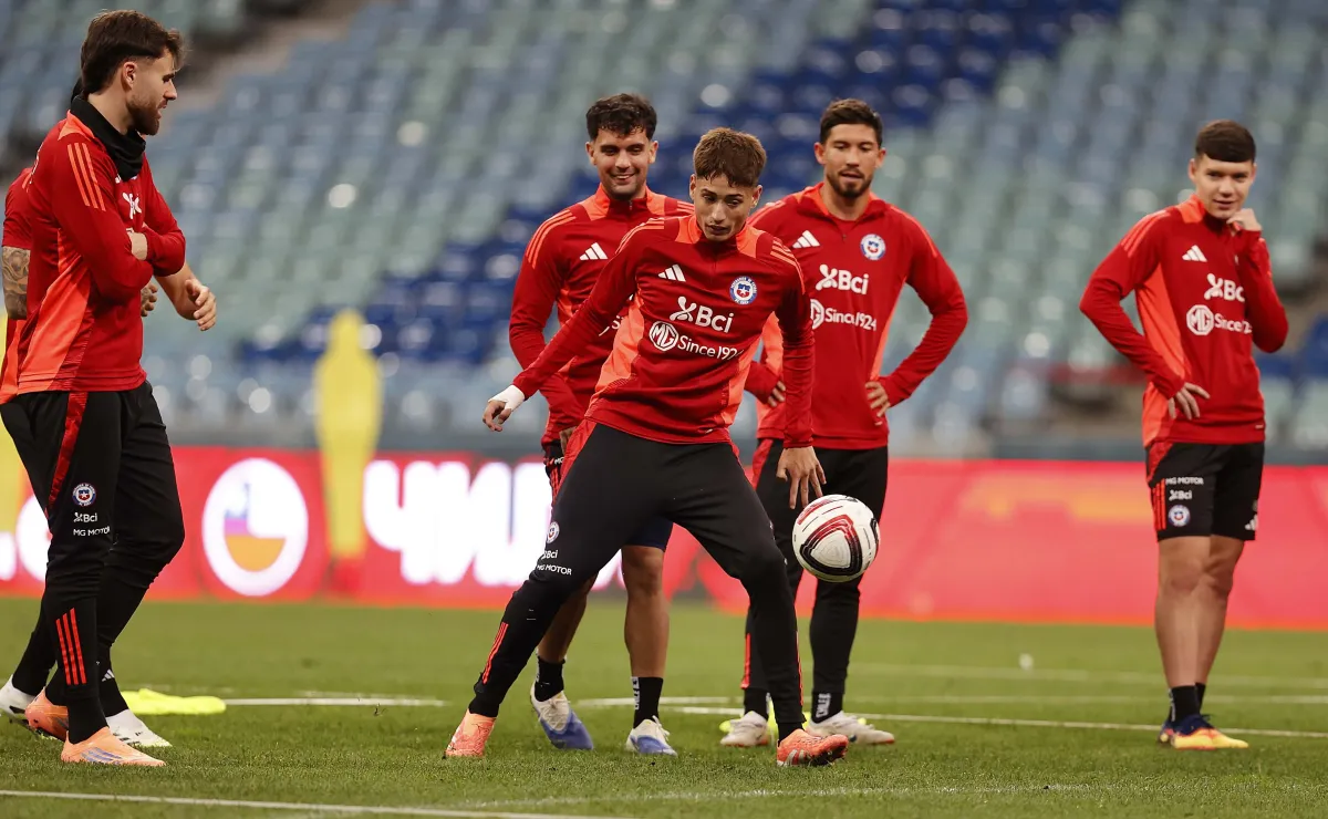 Formación inédita de la Roja ante Rusia Formación inédita de la Roja ante Rusia