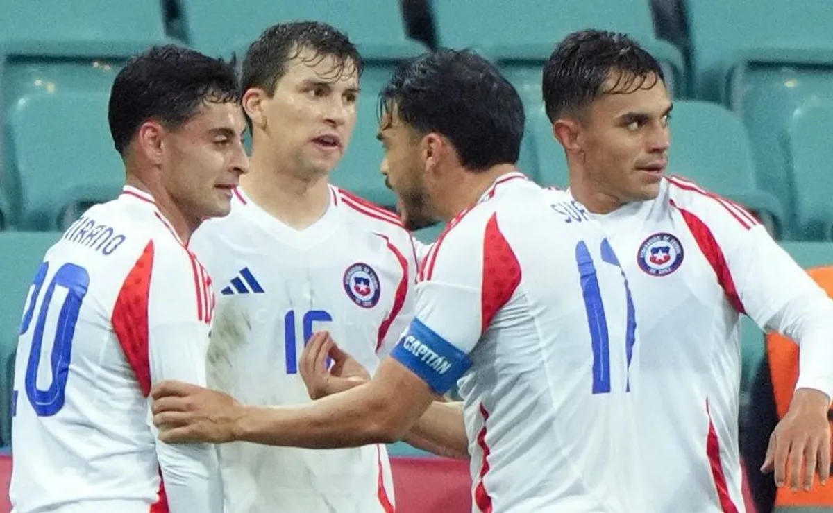 Ícono de la selección chilena celebra victoria sobre Rusia Ícono de la selección chilena celebra victoria sobre Rusia