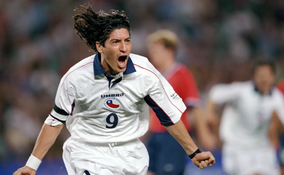 Iván Zamorano elige delantero para liderar a Chile Iván Zamorano elige delantero para liderar a Chile