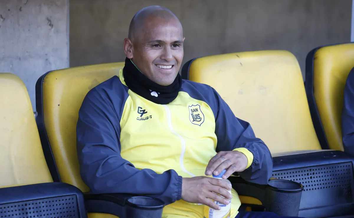 Chupete Suazo busca fichar a dos ex compañeros para San Luis de Quillota Chupete Suazo busca fichar a dos ex compañeros para San Luis de Quillota