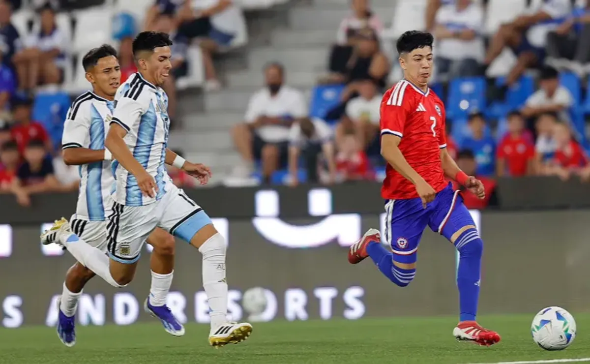 Jugador chileno de Punta Arenas destaca en Copa UC con la Roja Jugador chileno de Punta Arenas destaca en Copa UC con la Roja
