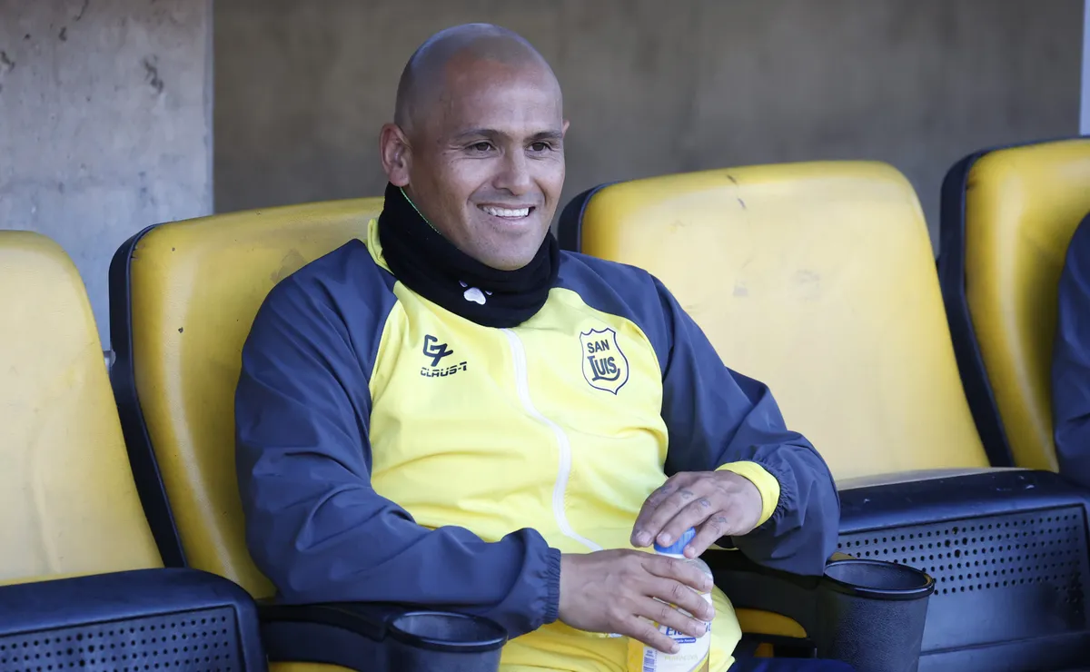 San Luis oficializa llegada de ex compañeros de Chupete Suazo San Luis oficializa llegada de ex compañeros de Chupete Suazo