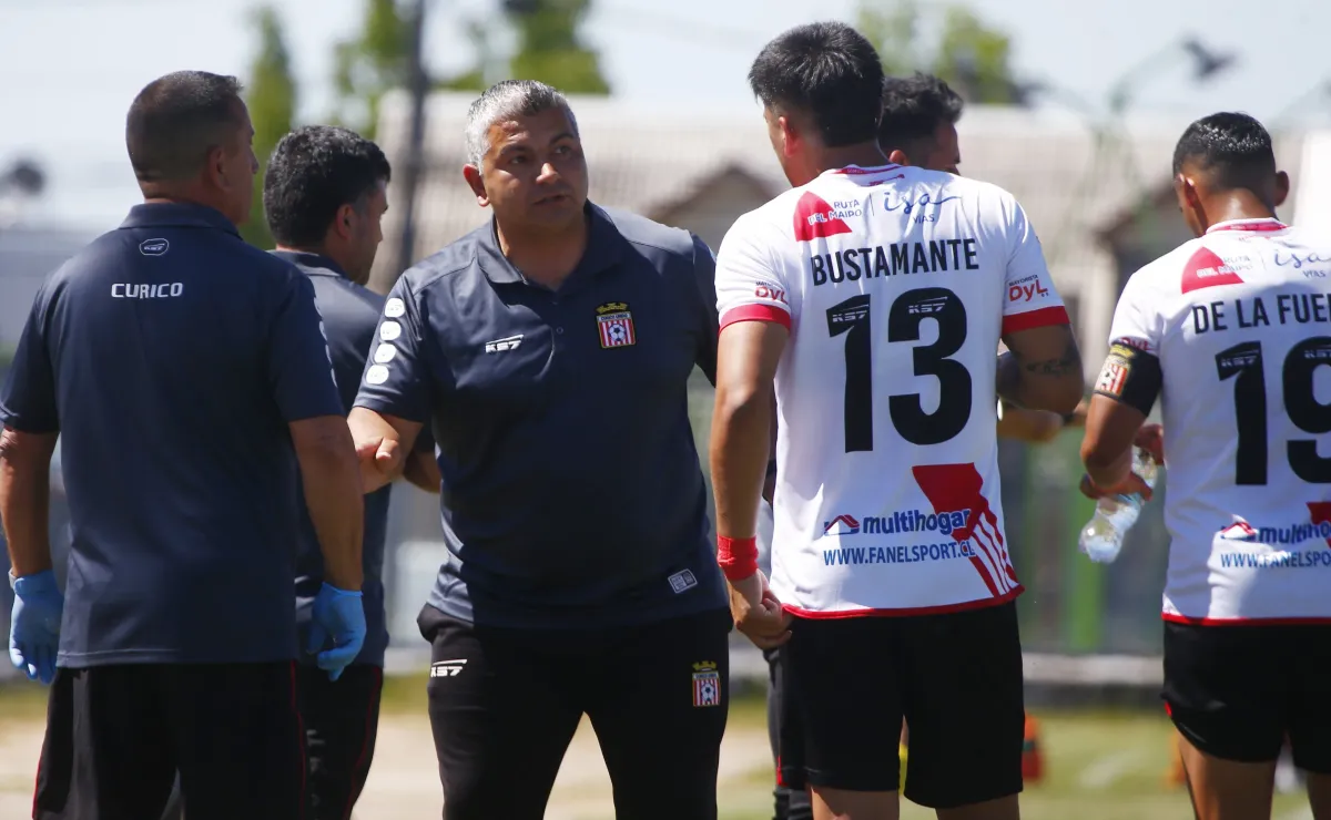 Curicó ficha a Benjamín Inostroza, regalón de Jorge Sampaoli Curicó ficha a Benjamín Inostroza, regalón de Jorge Sampaoli