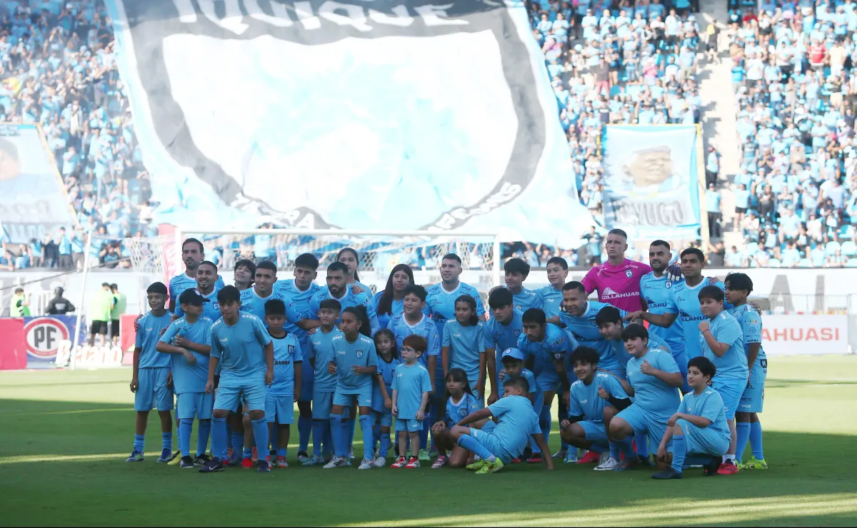 Equipo de Primera B asciende con show de drones en 2026 Equipo de Primera B asciende con show de drones en 2026