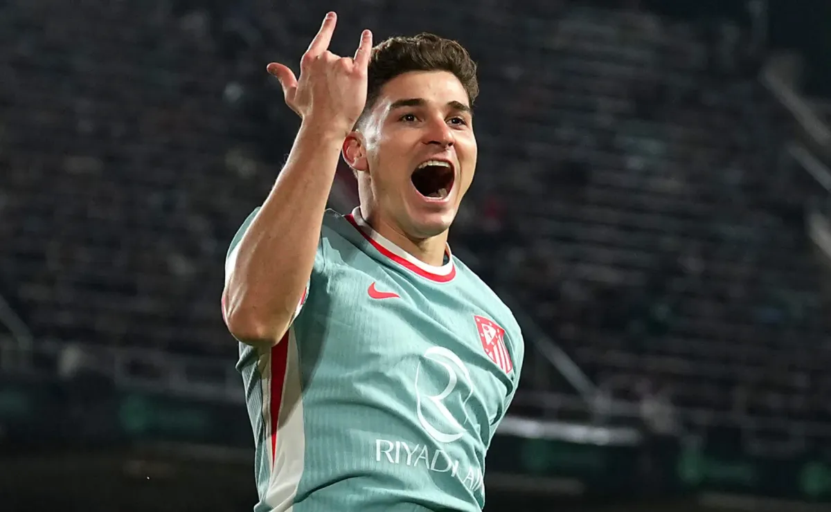 Julian Alvarez surpasses Manchester City goal-scoring milestone at Atletico Madrid against Barcelona - World Soccer Talk