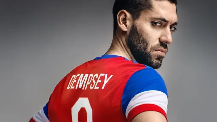Clint Dempsey scores first American hat trick in Premier League, gets dirty  looks