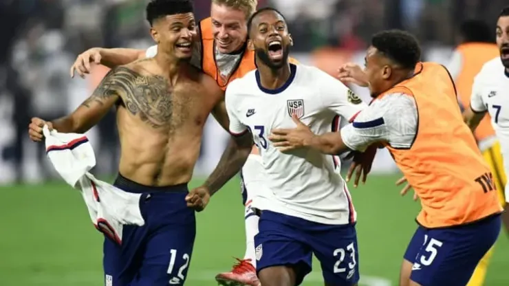 U.S. men's soccer fails to follow women, loses Gold Cup final to Mexico –  The Denver Post