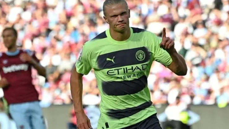 Erling Haaland gets hands on Man City shirt and has another chat