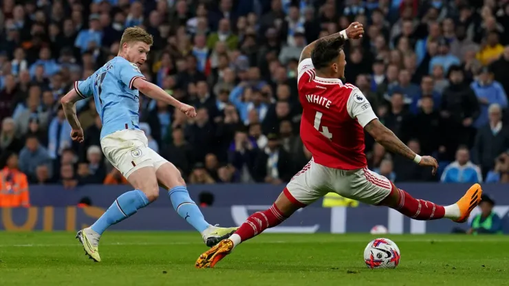 Manchester City vence o Arsenal e assume liderança da Premier