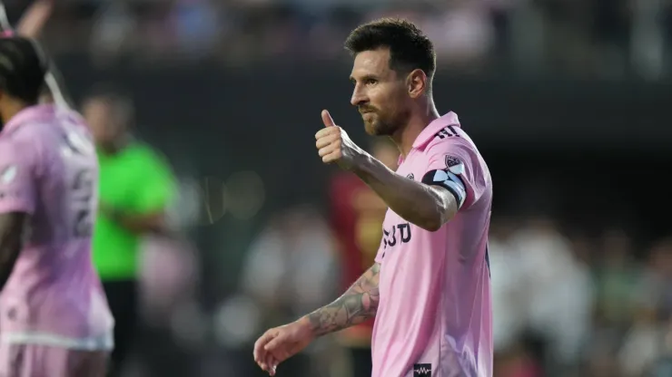 Watch fake Messi Miami jerseys being sold outside stadium