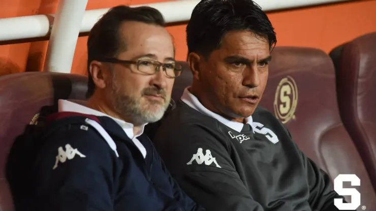 Juan Carlos Rojas elige el bando de Vladimir Quesada contra Sergio Gila en Saprissa - Futbol Centro America