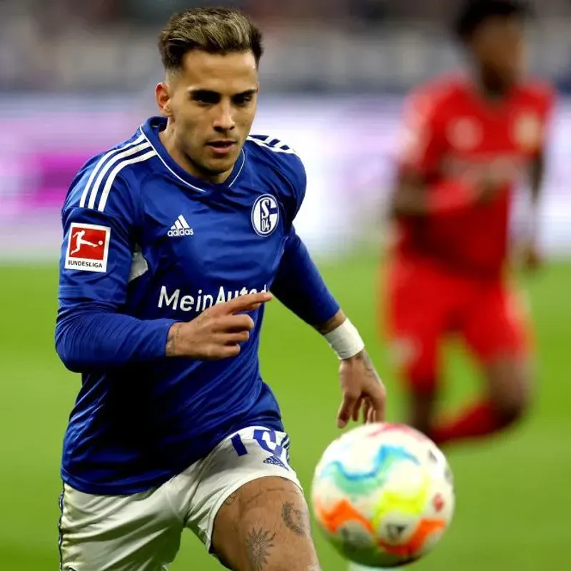 Schalke 04 contrata atacante do Besiktas 