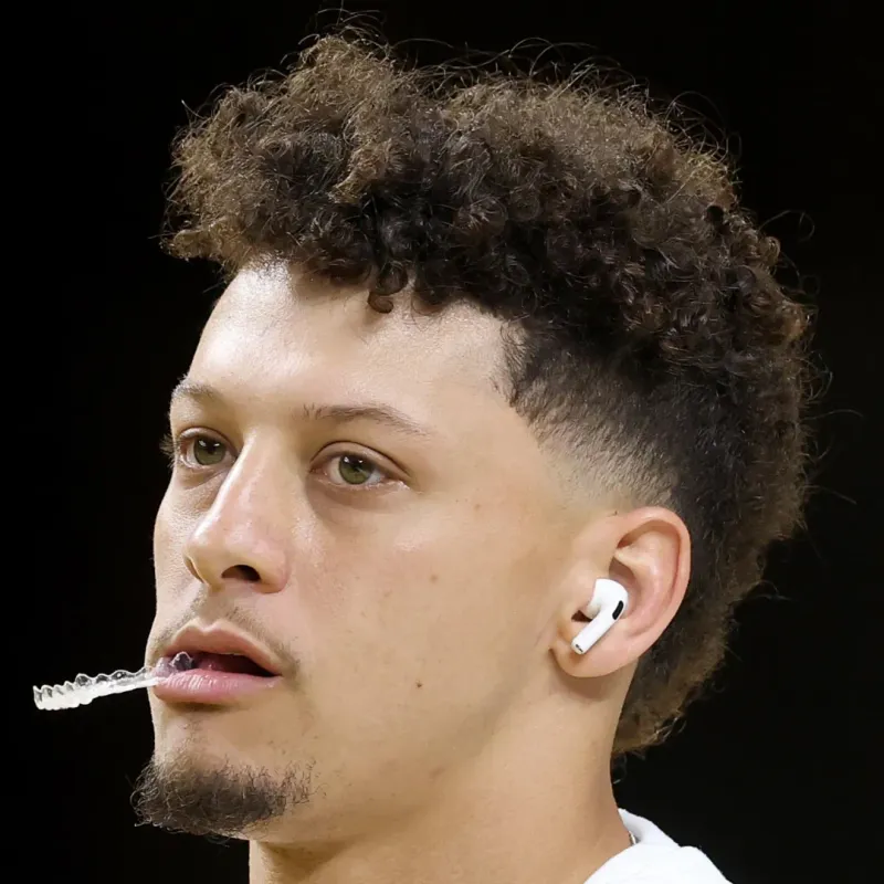 NFL News: Patrick Mahomes walks past Chiefs teammate to hug Travis Kelce  after Super Bowl loss to Eagles