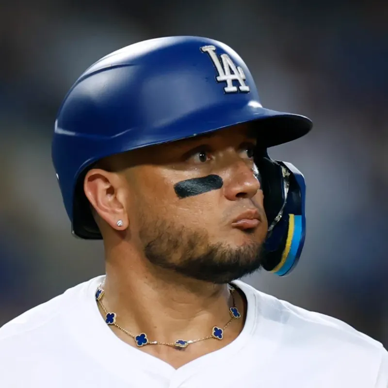 What's that necklace Miguel Rojas keeps wearing during the Dodgers
