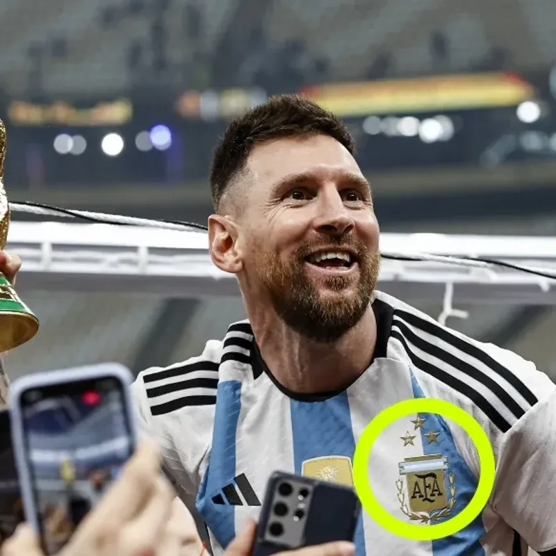 Messi is already wearing Argentina shirt with three stars
