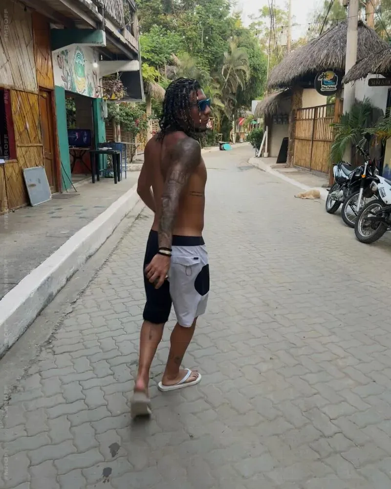 Las fotos de Joao Rojas que enojaron a los hinchas. (Foto: @MrOFFSIDER)