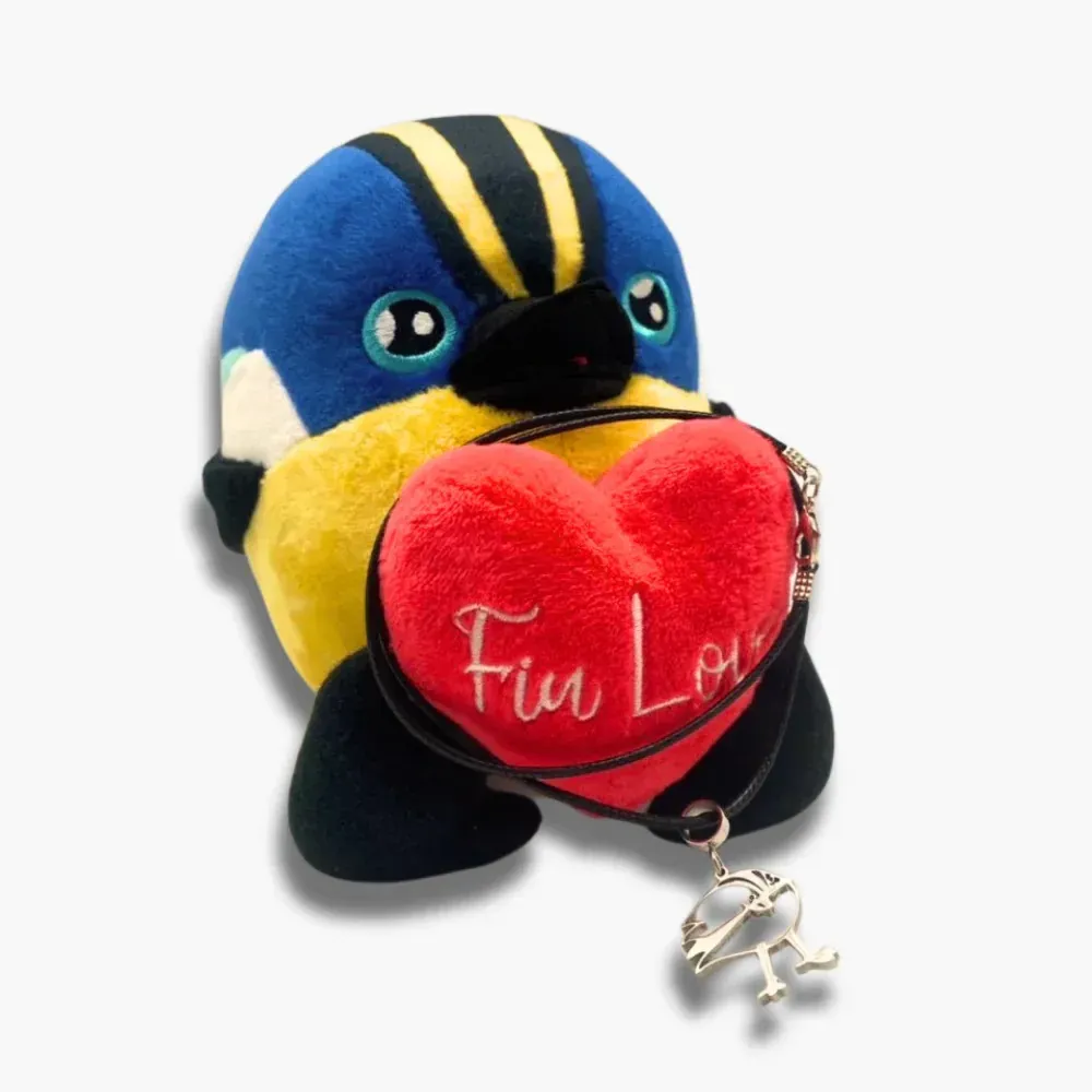 Fiu Love, peluche de 20 cm acompañado con su charm.