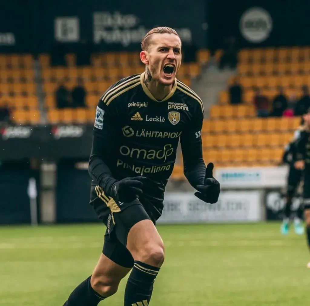 Jaime Moreno con la camiseta del SJK Seinäjoki.