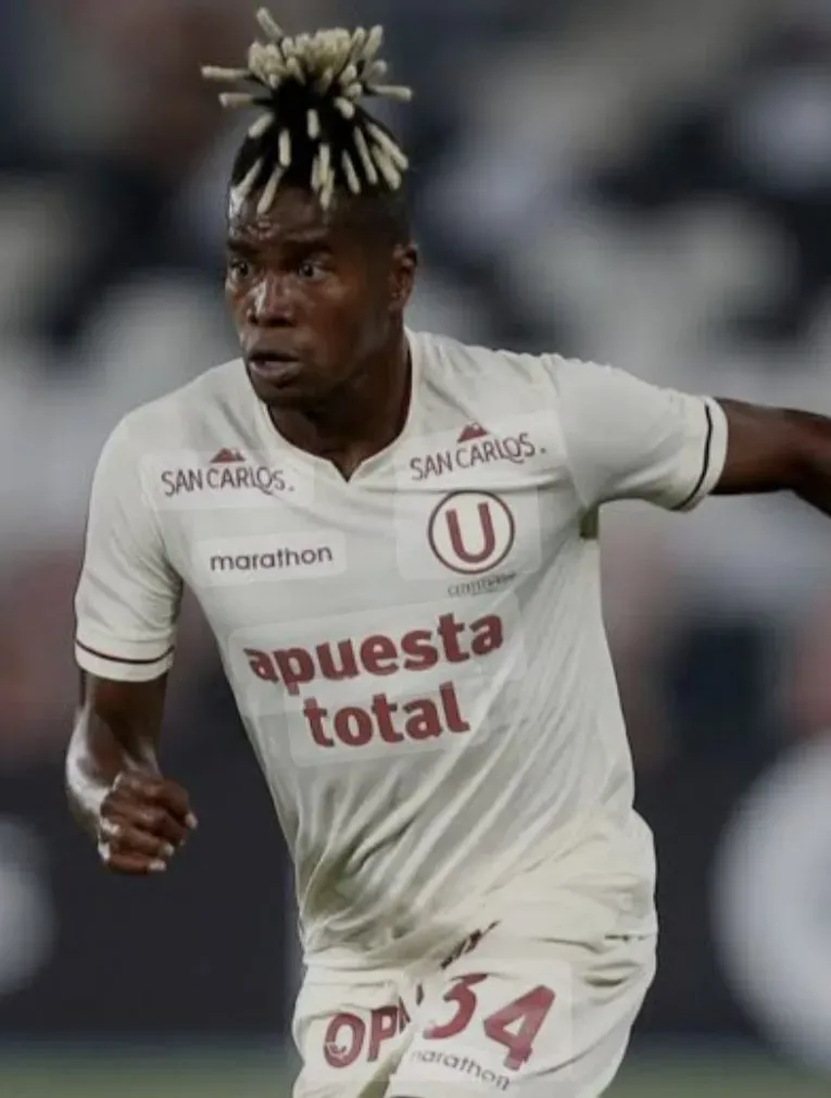 José Carabalí jugando en Universitario de Deportes. (Foto: Copa Libertadores).