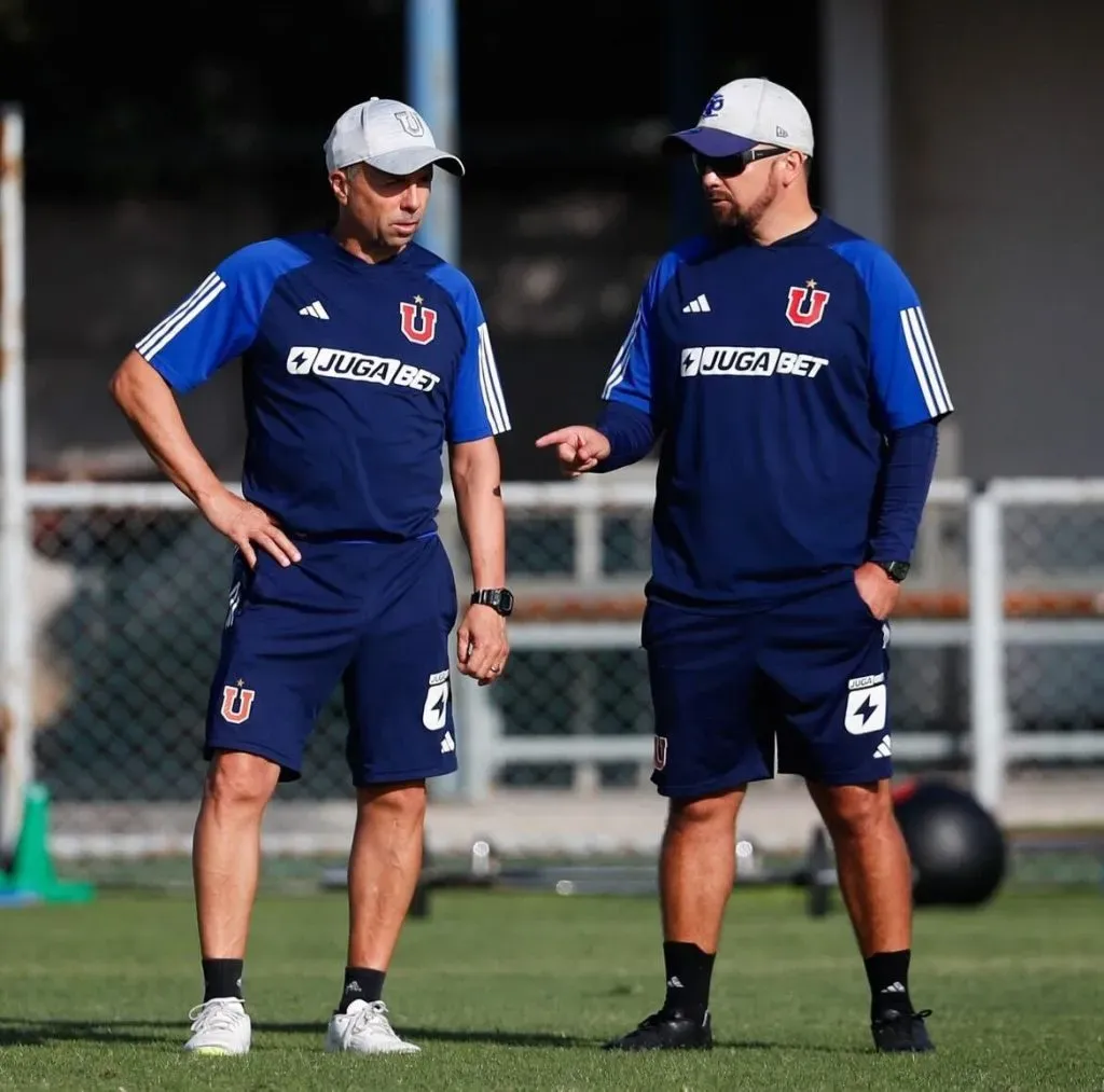 Dentro del cuerpo técnico está el jugador Manuel Iturra. Foto: U. de Chile.