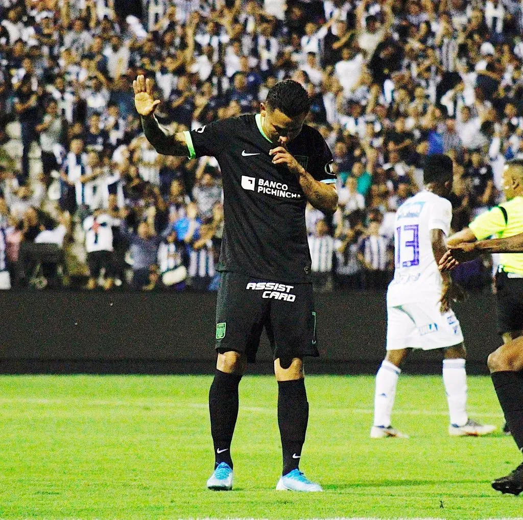 Jean Deza jugando jugaba en Alianza Lima. (Foto: Berny Gutiérrez).