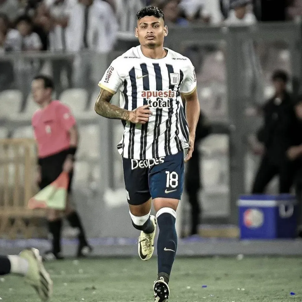 Jeriel de Santis jugando en Alianza Lima. (Foto: Twitter).