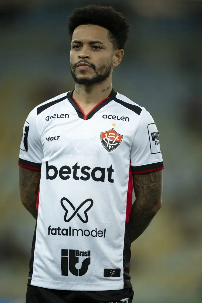 Matheusinho jogador do Vitoria antes da partida contra o Fluminense (Foto: Jorge Rodrigues/AGIF)