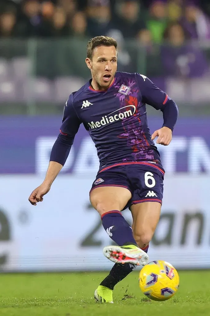 Arthur Melo em partida pela Fiorentina em 2024 (Photo by Gabriele Maltinti/Getty Images)