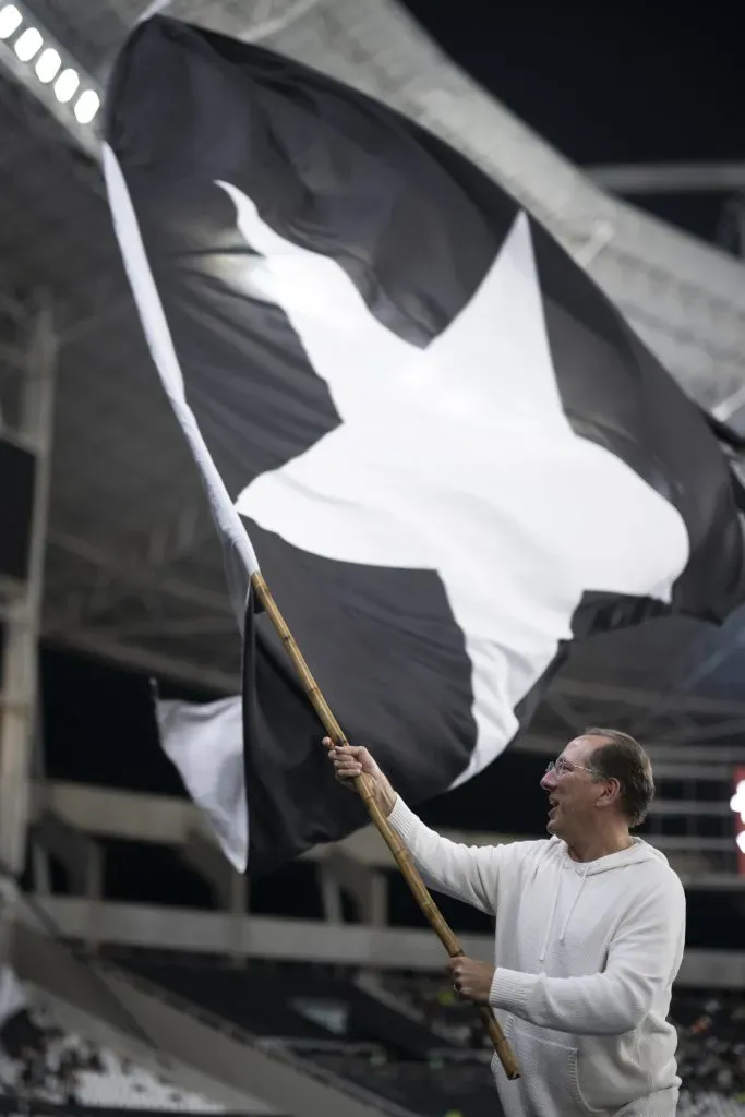 RJ – RIO DE JANEIRO – 17/07/2024 – BRASILEIRO A 2024, BOTAFOGO X PALMEIRAS – John Textor dono da SAF do Botafogo antes da partida contra o Palmeiras no estadio Engenhao pelo campeonato Brasileiro A 2024.  Foto: Jorge Rodrigues/AGIF