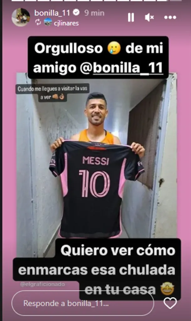 Bonilla se llevó a Tailandia la camiseta de Messi.