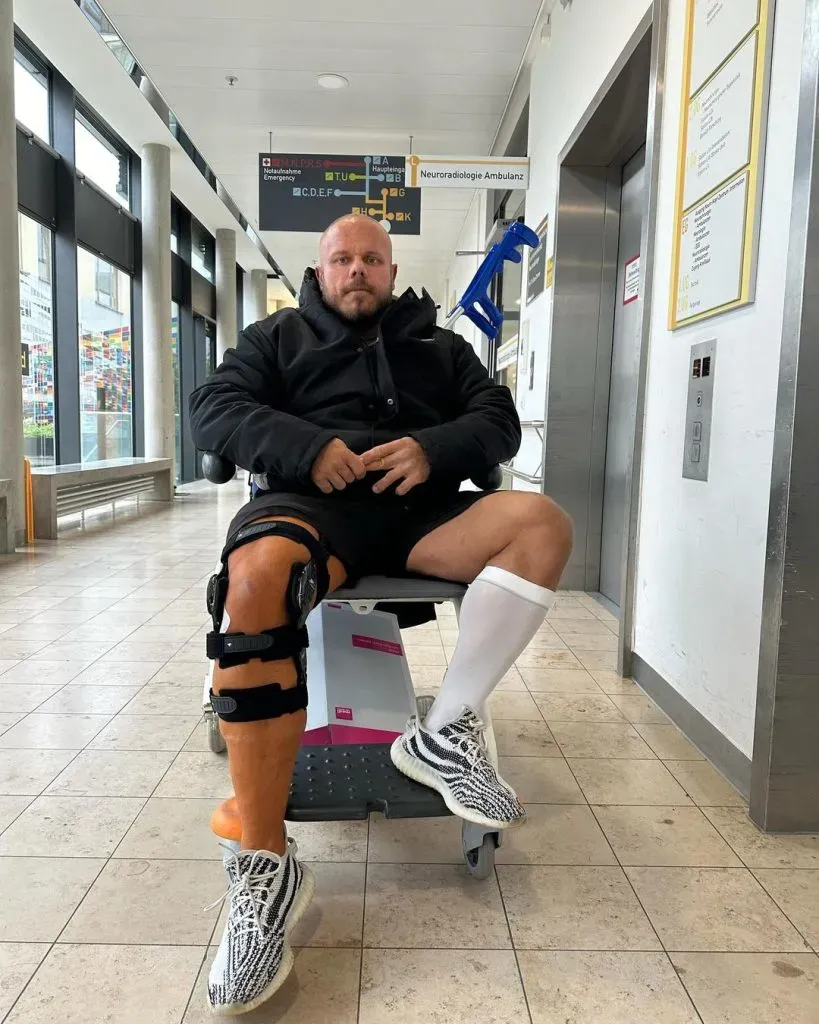 Kevin Gebhardt tras su operación de rodilla.