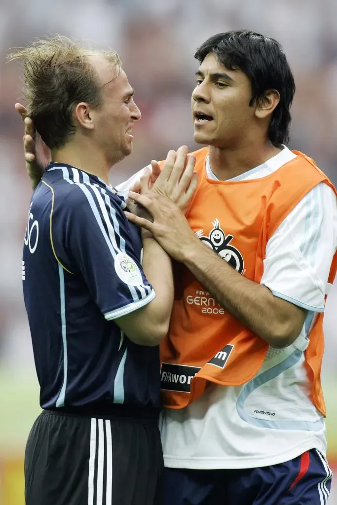 Oscar Ustari junto a Esteban Cambiasso durante el Mundial de Alemania 2006. (Foto: IMAGO)