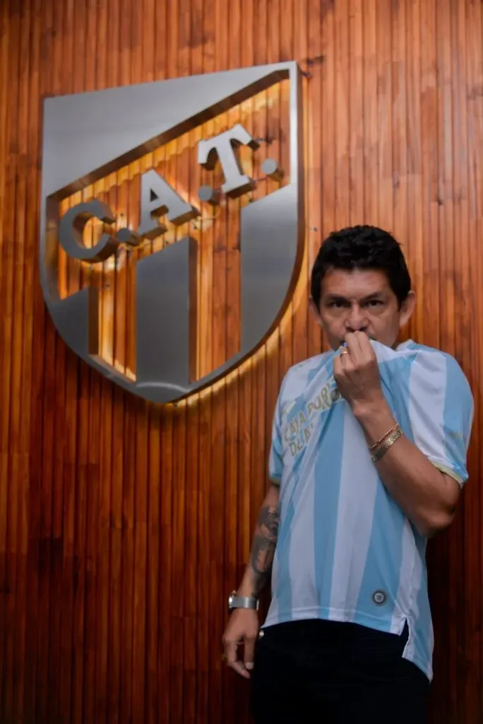 Pulga Rodríguez, en su presentación con Atlético Tucumán (X @ATOficial).