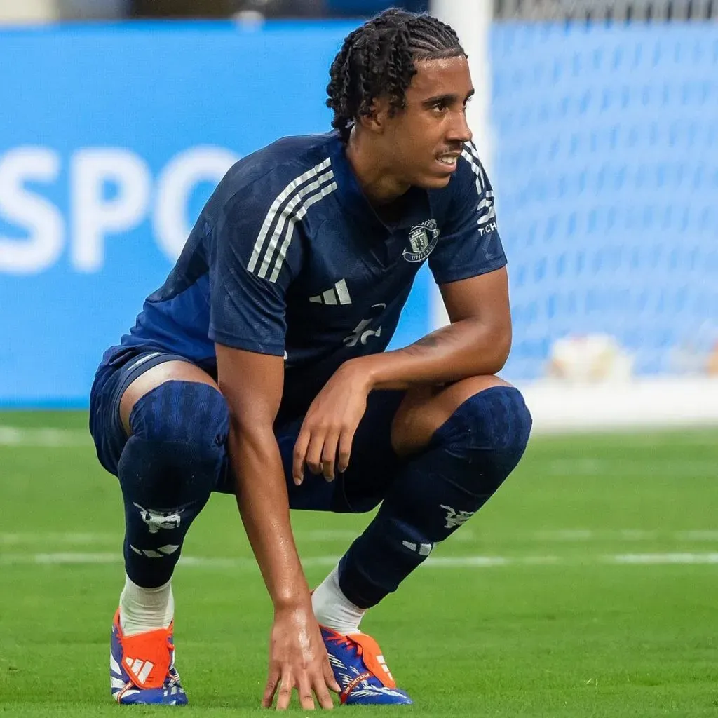 Leny Yoro será baja por al menos tres meses.