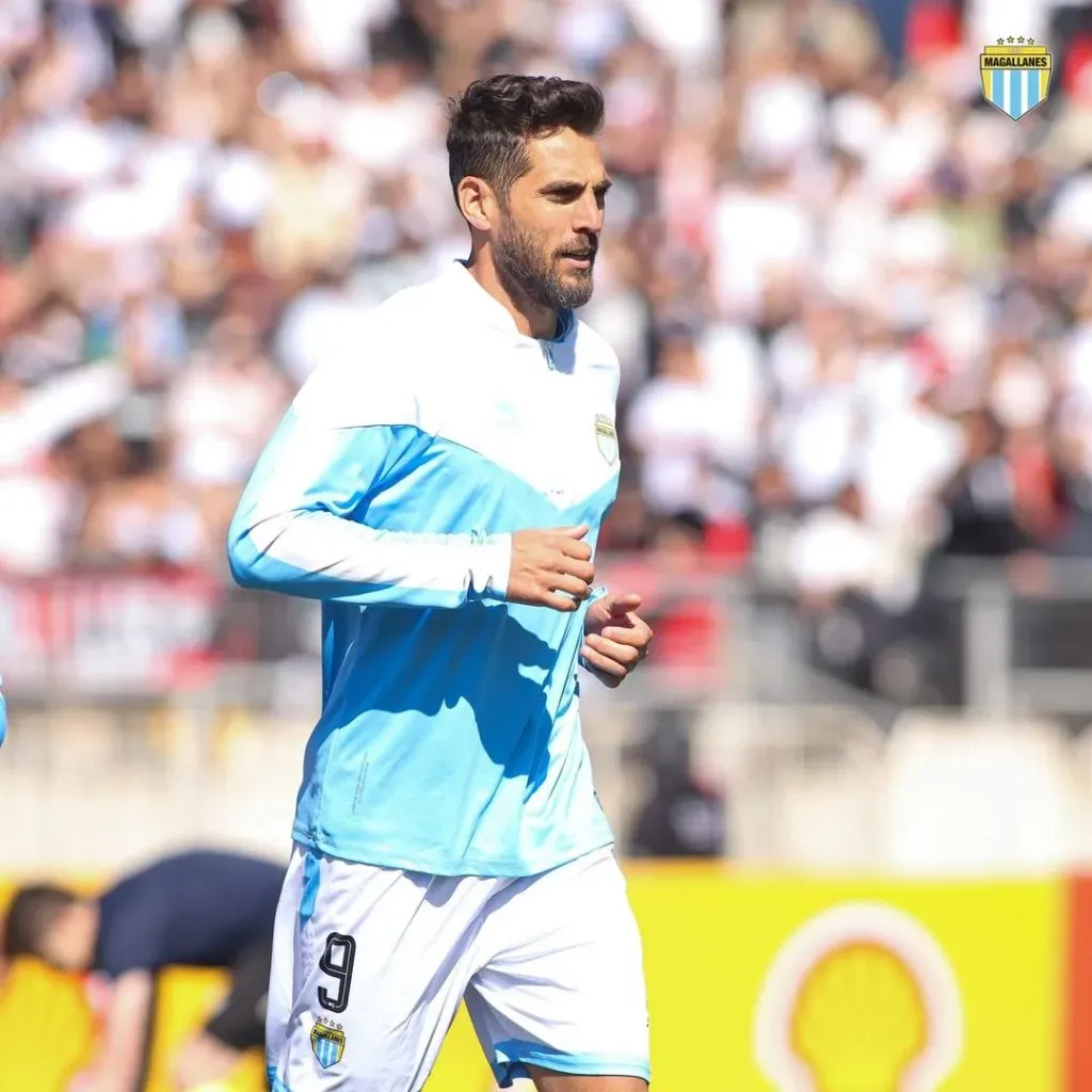 Joaquín Larrivey, autor de tres goles contra Colo Colo. (Foto: Prensa Deportes Magallanes).