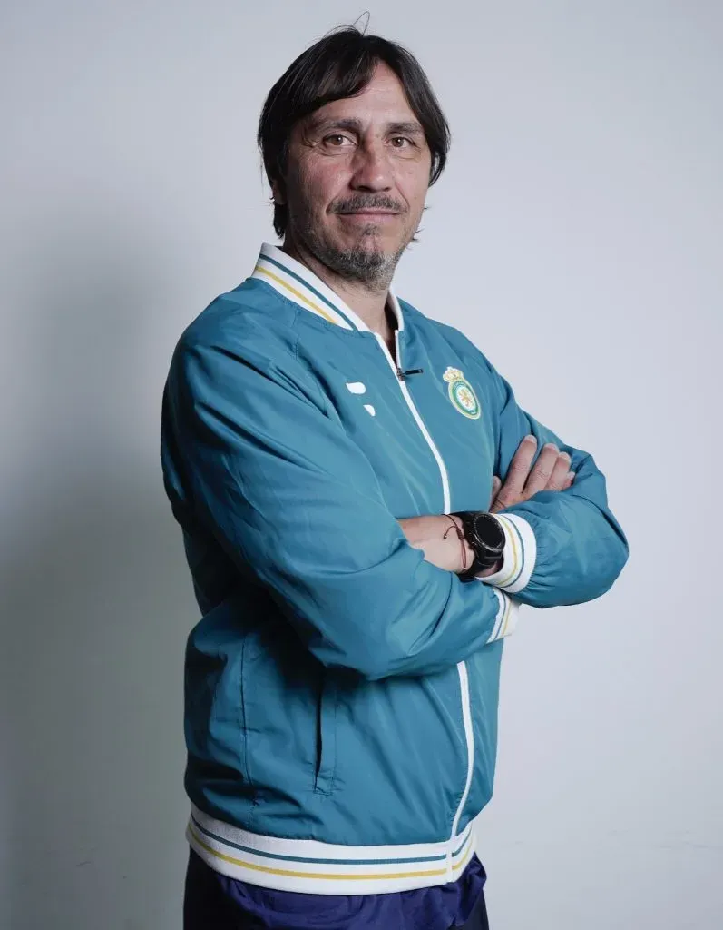 Con la ropa del Club León de México. Trabaja con Bonano y Berizzo. Foto Club León