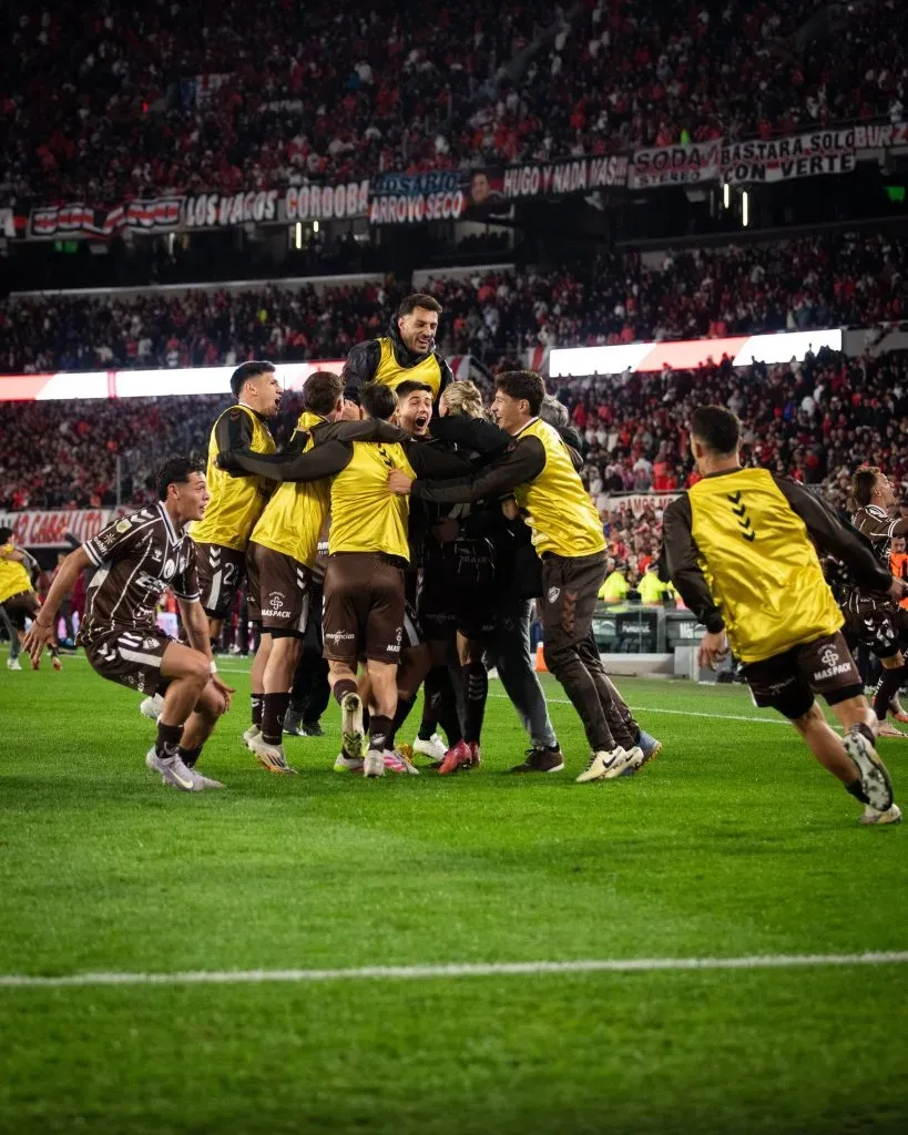 El festejo de Platense en el Monumental. (Foto: Prensa Platense).