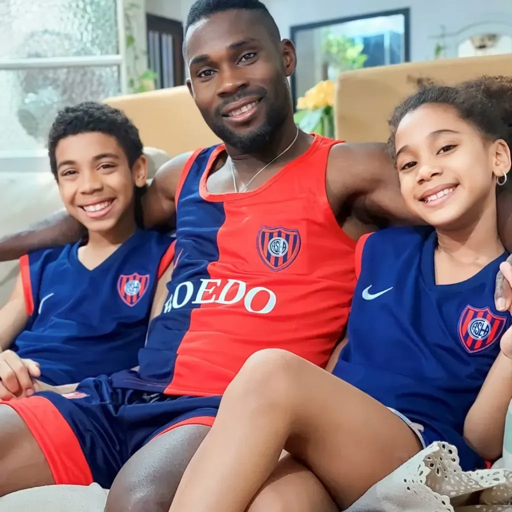 Salvador, Félix y Simona, todos cuervos, como la esposa del atacante y madre de los chicos. (Foto: @FelixOrode).