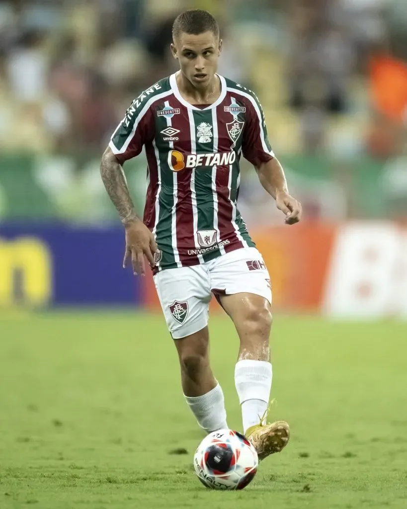 Arthur, do Fluminense, durante partida contra o Vasco no Maracanã pelo Carioca 2023. Foto: Jorge Rodrigues/AGIF