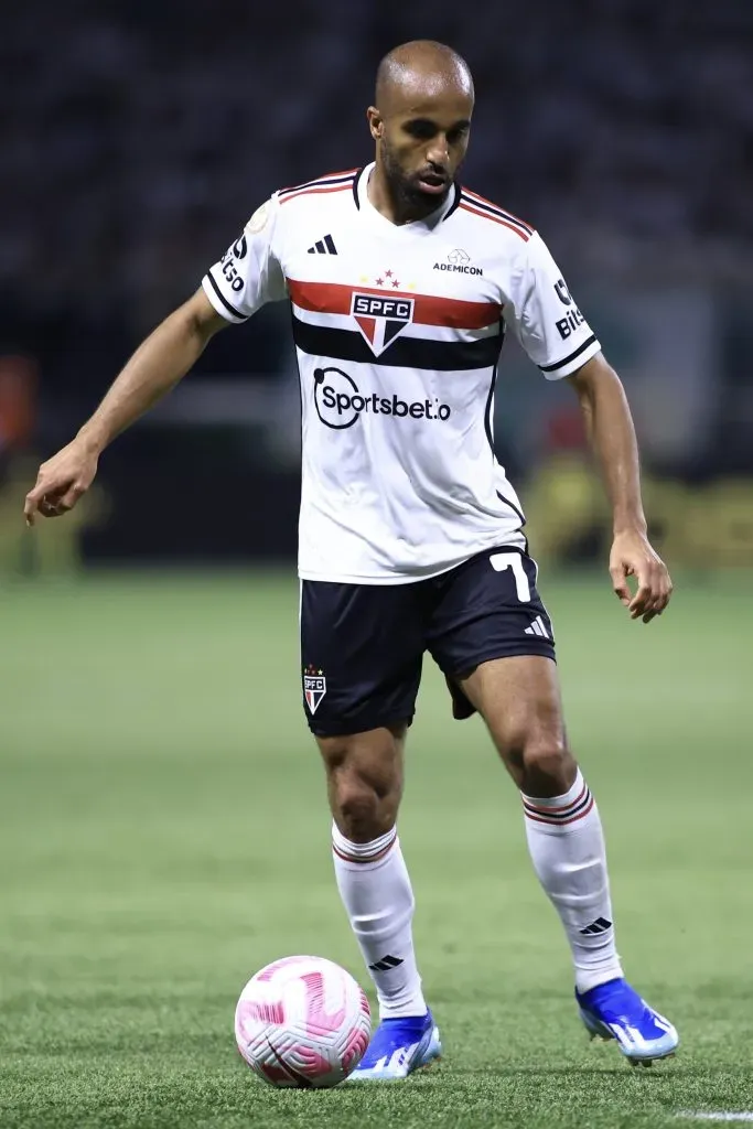 Lucas Moura durante partida pelo São Paulo. Foto: Marcello Zambrana/AGIF