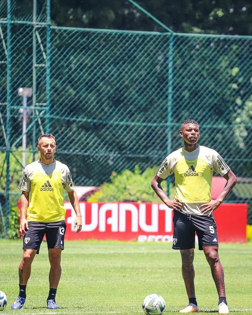 Rafinha e Arboleda em treinamento no CT da Barra Funda. Foto: Redes Sociais/ São Paulo FC