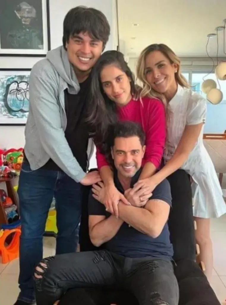 Zezé Di Camargo e os filhos Igor, Camila e Wanessa – Foto: Instagram/Zezé Di Camargo