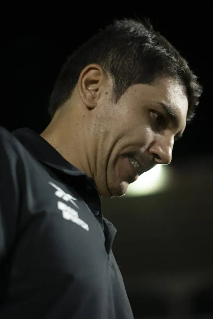 Lucio Flavio tecnico do Botafogo durante partida contra o Gremio no estadio Sao Januario pelo campeonato Brasileiro A 2023. Jorge Rodrigues/AGIF