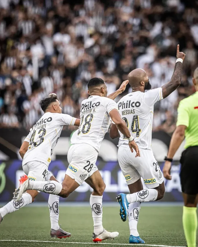 Messias comemora gol de empate do Santos nos acréscimos contra o Botafogo – Foto: Raul Baretta/Santos