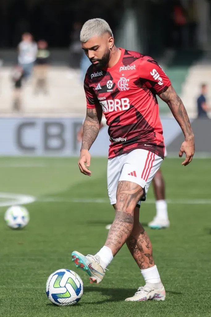 PR – CURITIBA – 20/08/2023 – BRASILEIRO A 2023, CORITIBA X FLAMENGO – Gabriel Barbosa, Gabi jogador do Flamengo durante aquecimento antes da partida contra o Coritiba no estadio Couto Pereira pelo campeonato Brasileiro A 2023. Foto: Robson Mafra/AGIF