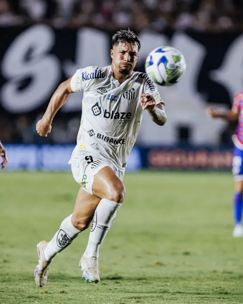 Marcos Leonardo jogador do Santos durante partida contra o Fortaleza no estadio Vila Belmiro pelo campeonato Brasileiro A 2023. Abner Dourado/AGIF