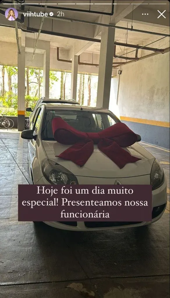 Viih Tube e Eliezer presenteiam funcionária com carro de luxo no Natal – Foto: Instagram/Reprodução