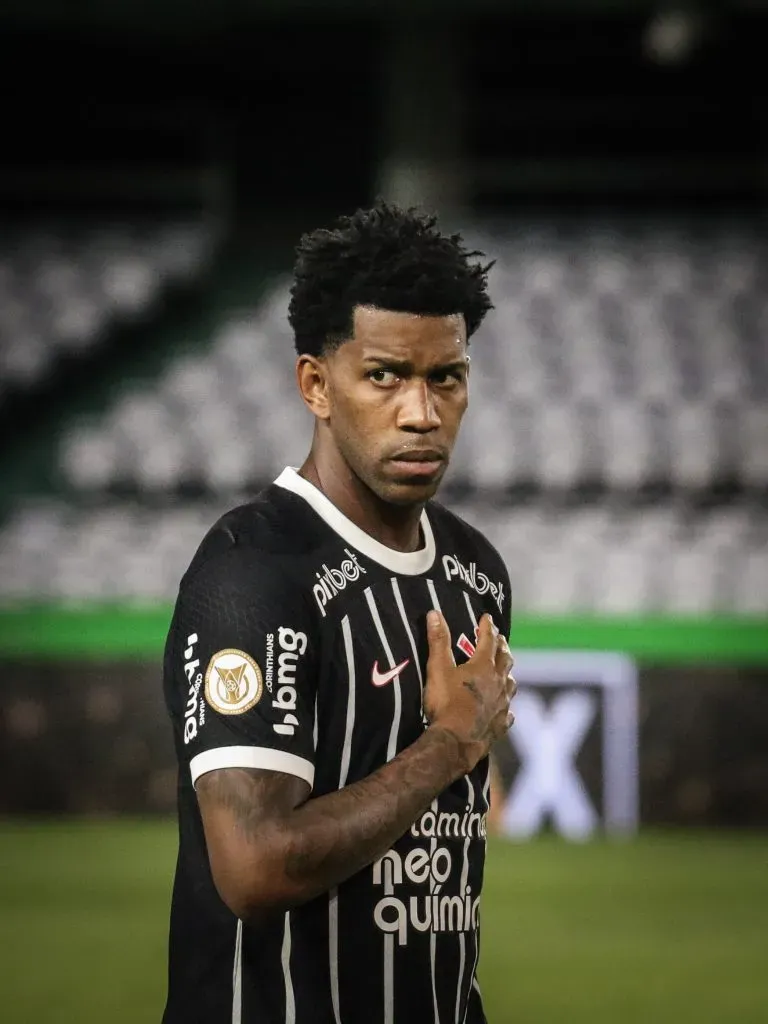 Gil jogador ex-Corinthians durante partida contra o Coritiba no estadio Couto Pereira pelo campeonato Brasileiro A 2023. Foto: Leonardo Hubbe/AGIF